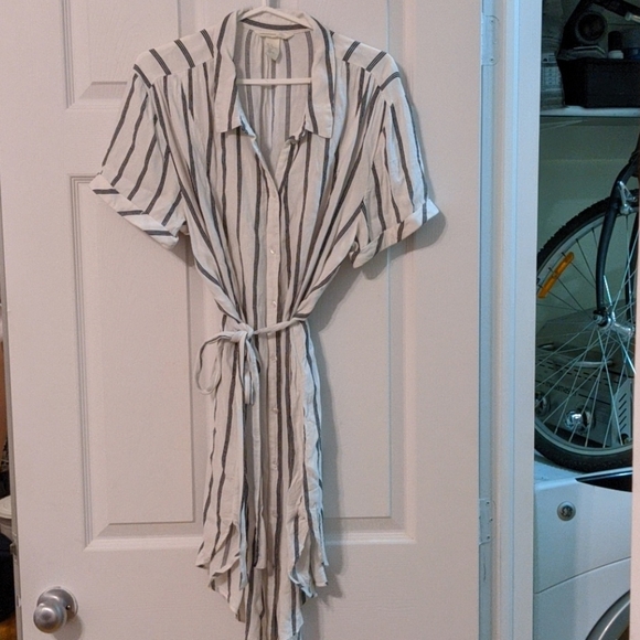 Maxi white and blue striped dress - Picture 1 of 4